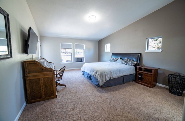 Master Bedroom and bath, Between Bend and Redmond