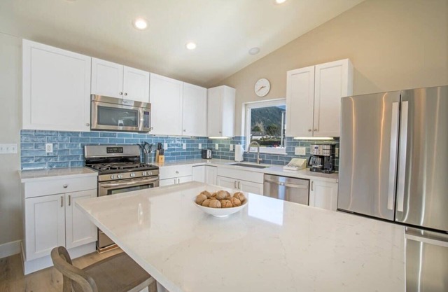 Master Deluxe Suite | Full Kitchen | Room 1