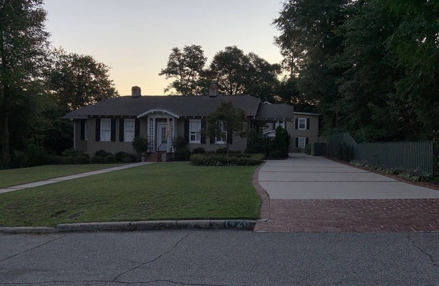 Masters Rental! Main House + Carriage House 3 miles from the course!