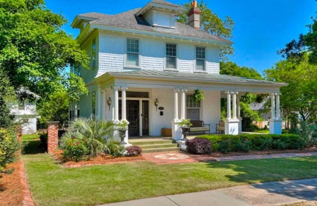Master’s Rental Spacious 3-bedroom house, and 1-bedroom detached cottage.