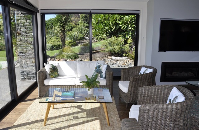 Matapouri and Poor Knights Spectacular Coastal Views - Aroha Luxury Guest Suite