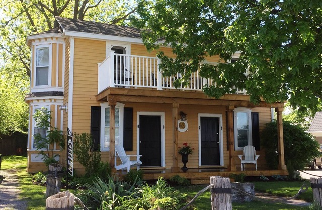 'Mates Quarters' waterfront rear suite along the canal in Port Colborne