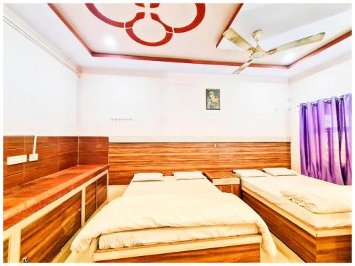 MATHURA HOTEL SA N G A M # P A L A C E Near Shree Krishna Janm Bhumi - Parking Facilities - Fully Air Conditioning Hotel - BEST BUDGET HOTEL
