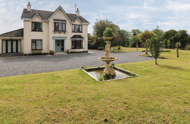 MAURA'S HOME, pet friendly, with open fire in Gorey, County Wexford