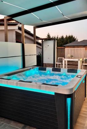 MaVitaPlace Villa Familia Spa, Jacuzzi & Whirlpool