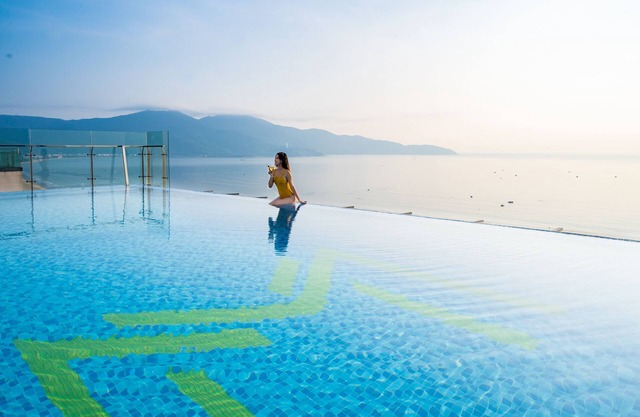 Maximilan DaNang Beach Hotel