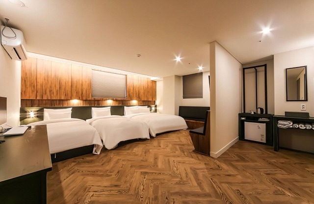 Maximum Hotel