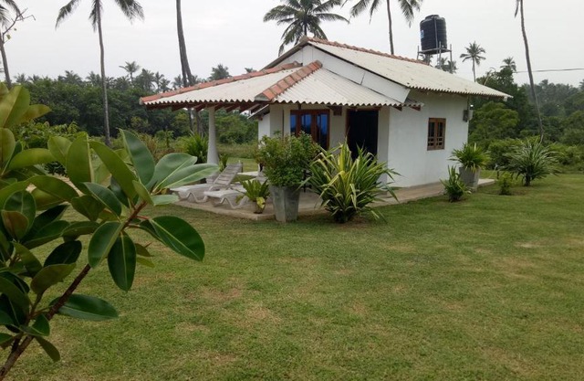 Maxlanka Beach Villa