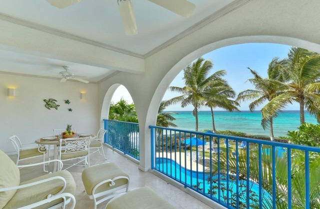 Maxwell Beach Villas 201 en la playa en Barbados