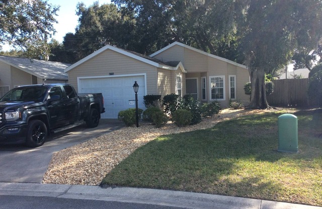 Casa en buscado después de plantación en Leesburg, FL!