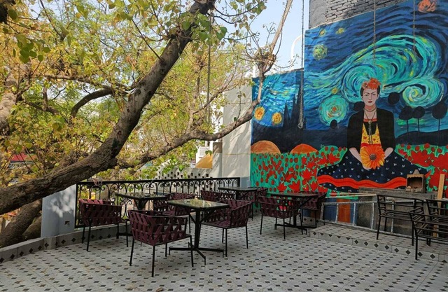 Maya Hotel & Restaurant