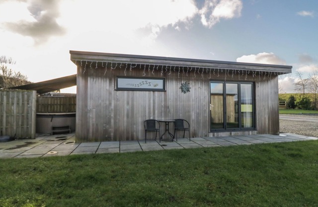MAYA, romantic, character holiday cottage in Askam-In-Furness