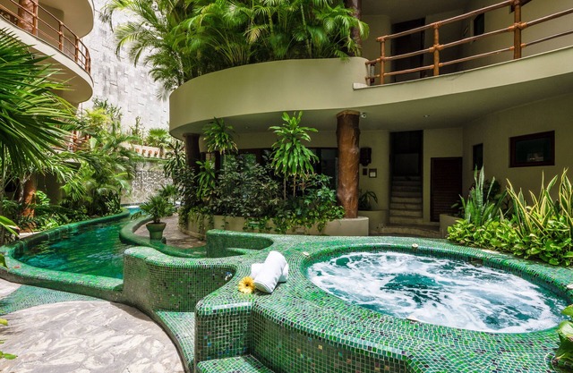 Maya Villa Condo Hotel & Beach Club