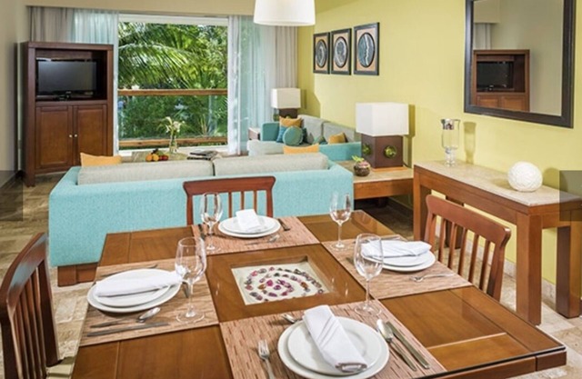 MAYAN PALACE ONE BEDROOM SUITE