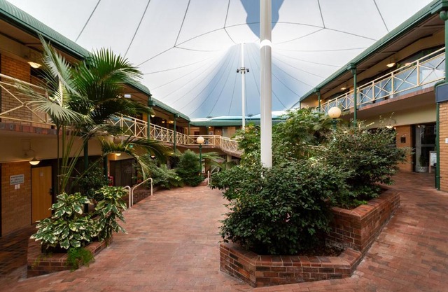 Mayfair Plaza Motel and Apartments