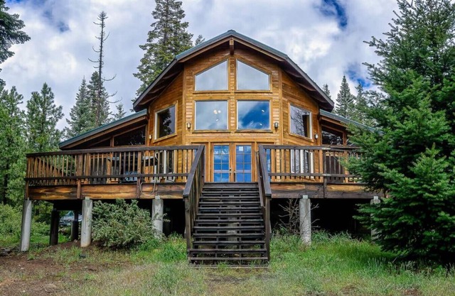 Mayfield Gardens Cabin w/ Jacuzzi and Wood Stove at Green Springs Inn