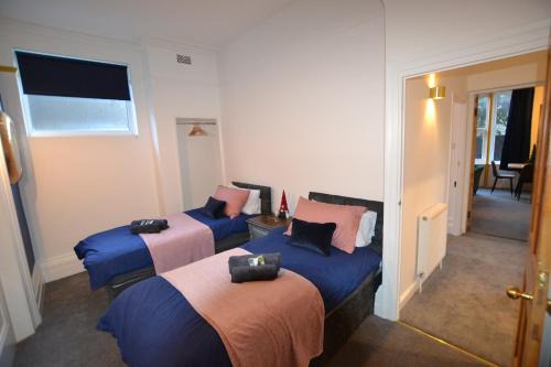 Mayflower 2 bed Boutique Apartment - STAYSEEKERS