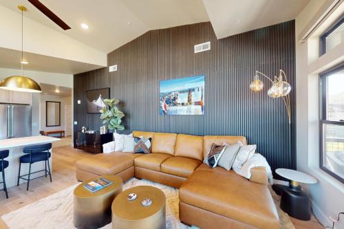 Mayflower Lakeside 304