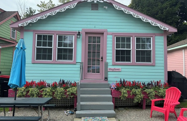 Mayflower*sleeps 5*near beach*firepit*outdoor shwr*grill