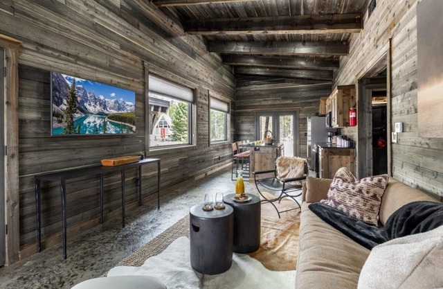 Mayfly Meadow,/ Cozy Cabin/ World class Fishing / Fire pit/ BBQ