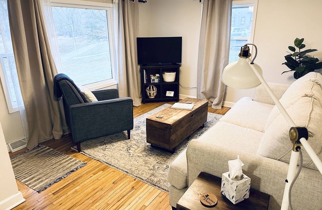 Mayo Discount! 2 main floor bedrooms and bath. Recliner. 6 blocks to Mayo Clinic