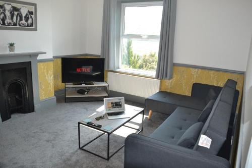 Maytree 2 Bed Apartment - STAYSEEKERS