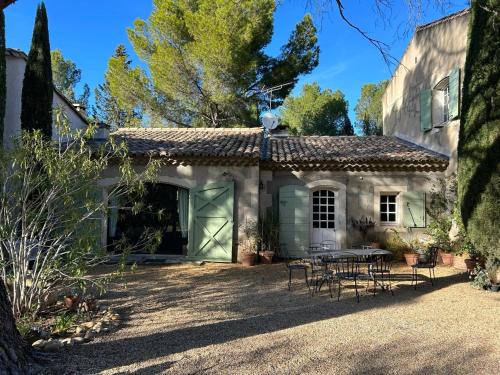 Mazet au charme provençal avec piscine, 2 chambres, proche centre - Maussane-les-Alpilles - FR-1-599-98
