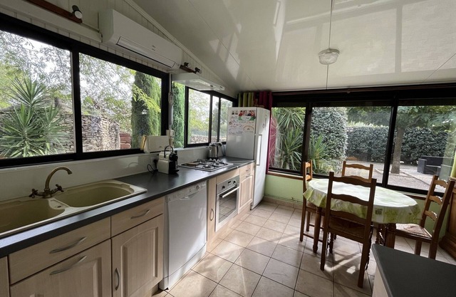 Mazet in the heart of nature, 5 minutes from the city center of Nimes