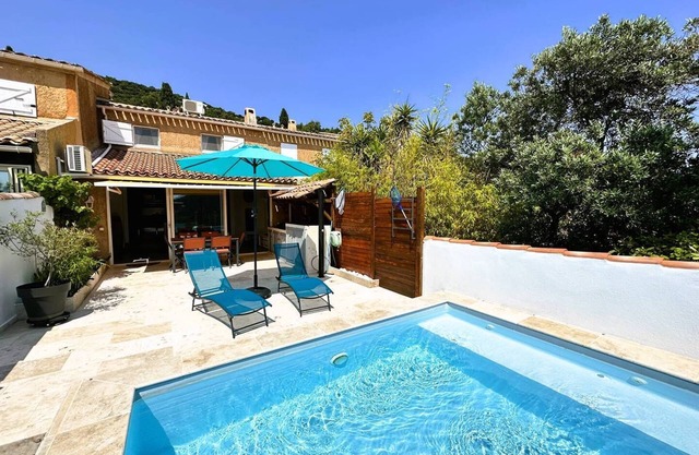 Mazet Provençal with air conditioning for 4 people with a private pool in the Domaine de Valcros...