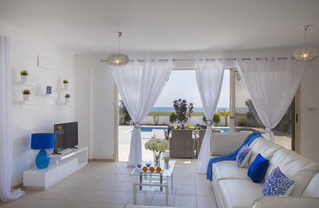 LMZ12 Villa Iris Mazotos