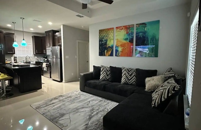 McAllen TX Apartment 2-Bedroom, Patio, Grill close Airport-Shopping