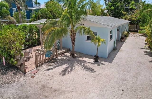 McBean Point: Dog Friendly! Walk to Bean Point! by Anna Maria Life Vacation Rentals