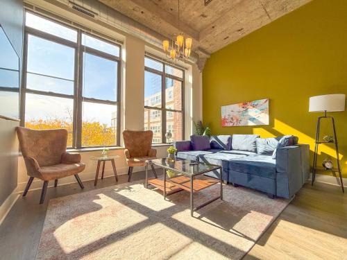 McCormick Place 2BR Stylish Suite with Optional Parking and Gym for up to 8 guests Near Soldier Field and Grant Park