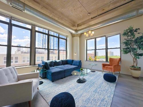 McCormick Place Luxurious and Spacious 3BR in Downtown Chicago with Optional Parking Sleeps 10 guests