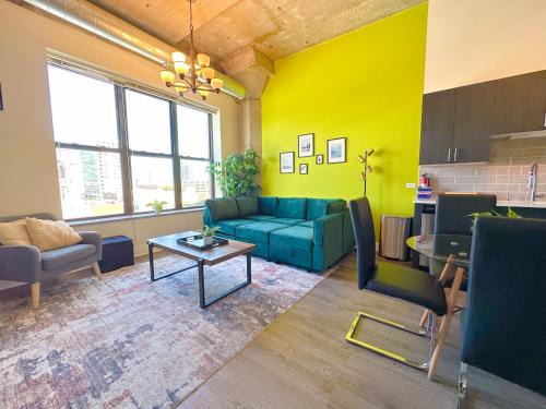 McCormick Place Modern 2BR Loft in Downtown Chicago Michigan Avenue with Optional Parking Near Soldier Field