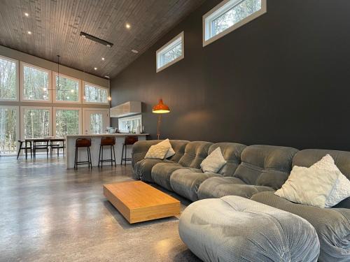 McCracken's Mid Century Modern Luxury Cottage