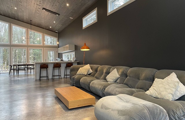MCCRACKEN’S MID CENTURY MODERN LUXURY COTTAGE