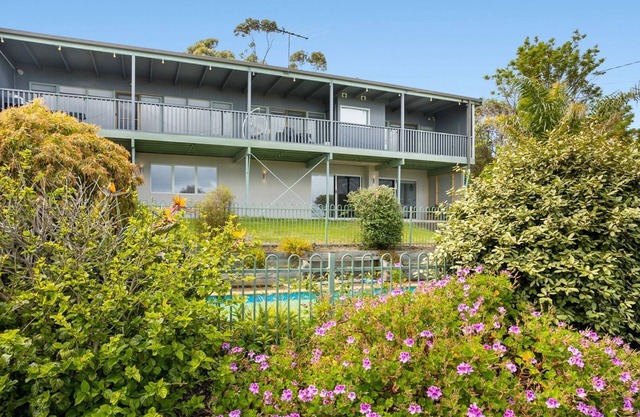 Mccrae Family Beach House - Bay Views - Swimming Pool - Air Con