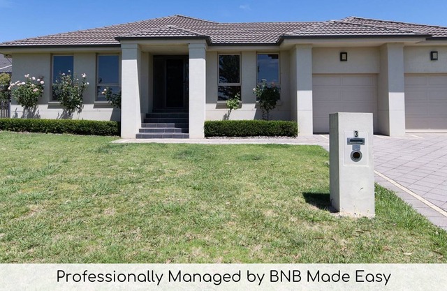 McIntosh Entertainer - Large Home in Leafy Suburb