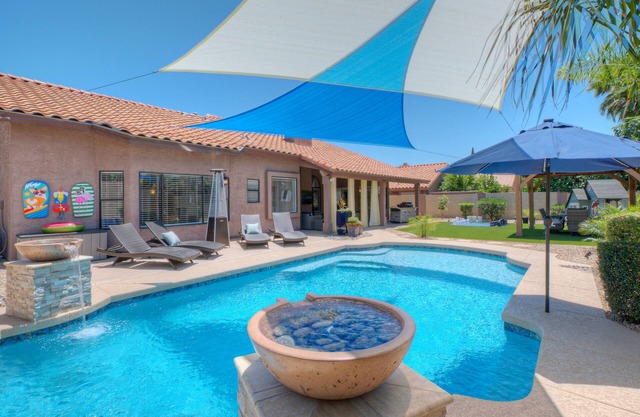 McLaren House - Scottsdale Golfers Dream