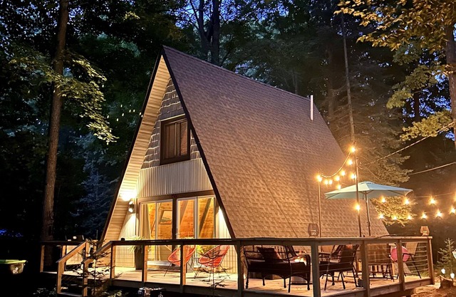 MCM A-frame: HOT TUB; Lake; Ski; Snowmobile; Fireplace; Nature; Cozy Getaway