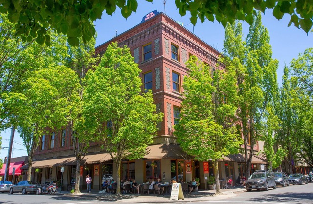 McMenamins Hotel Oregon