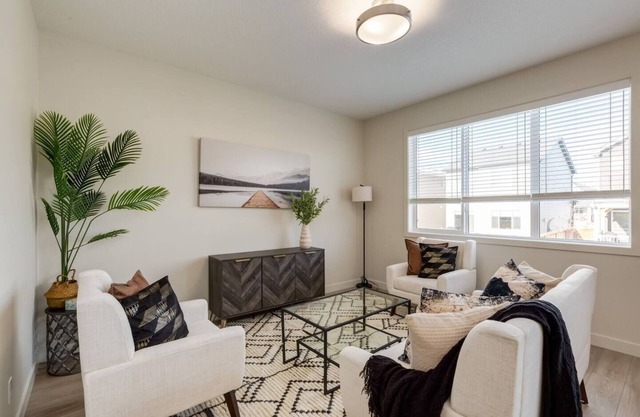 "Meadow" 3 Bdrm Upper Suite w/Bunkbeds!