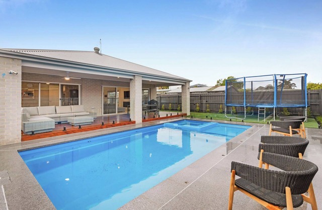 Meadow by the Sea by Ready Set Stay - Trampoline, Pool, Spa, Table Tennis, Linen