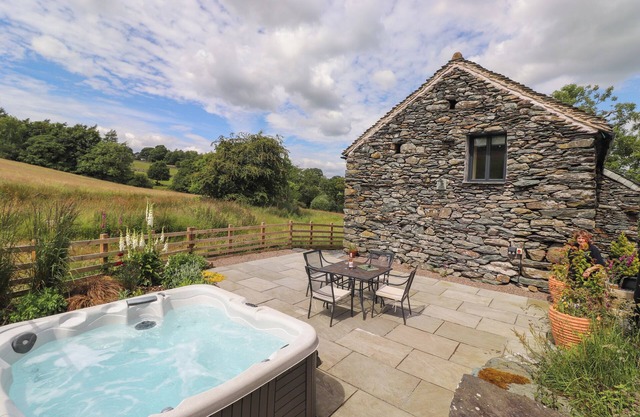 MEADOW SYKE BARN, pet friendly, with hot tub in Bampton, Cumbria