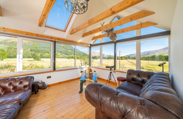 Meadow View - a house that sleeps 6 guests in 3 bedrooms