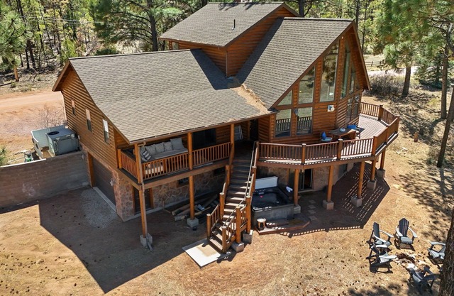 Meadow View Manor | Hot Tub~Billiards~King Beds