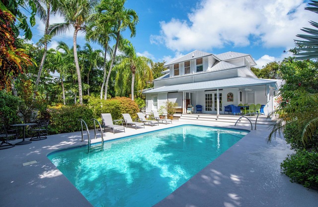 Meadows Manor | Elegant Oasis with Private Pool & Parking! Weekly Rental