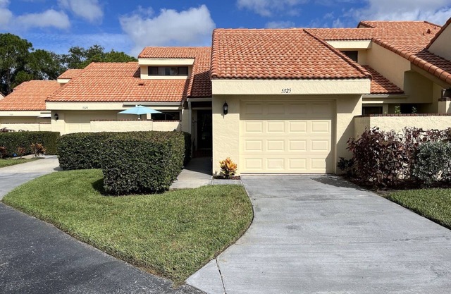 Meadows Townhouse With Golf View