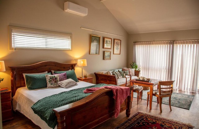 Meander Retreat - King Suite with rural views